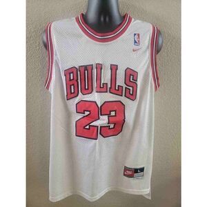Nike Michael Jordan Men's White Chicago Bulls Number 23 Jersey Size Large